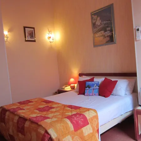 Отель Sables D'o Et Son Restaurant Le 16 Bis 2*