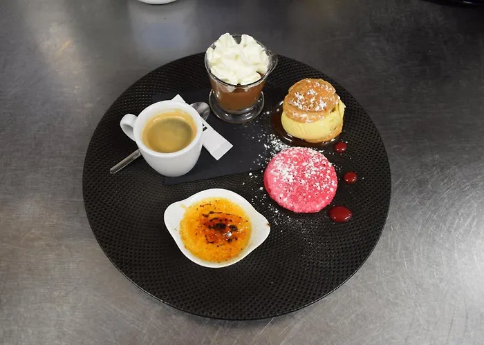 Отель Sables D'o Et Son Restaurant Le 16 Bis 2*